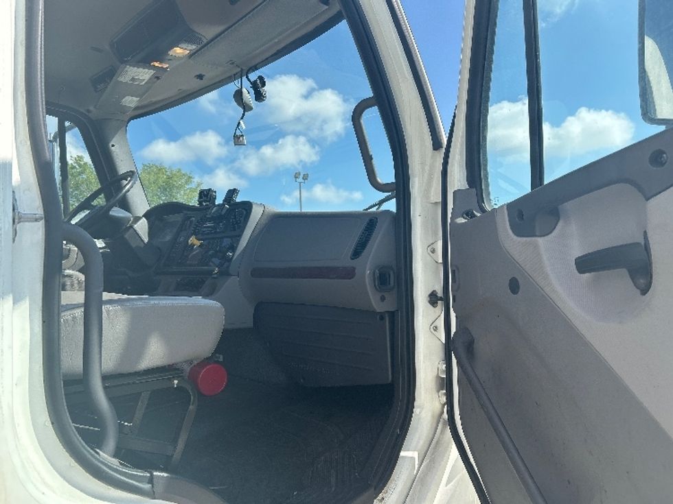Medium Duty Box Truck-Light and Medium Duty Trucks-Freightliner-2021-M2-Hammond-LA-87,790\n\t\tmiles-$ 61,500 - Image 19