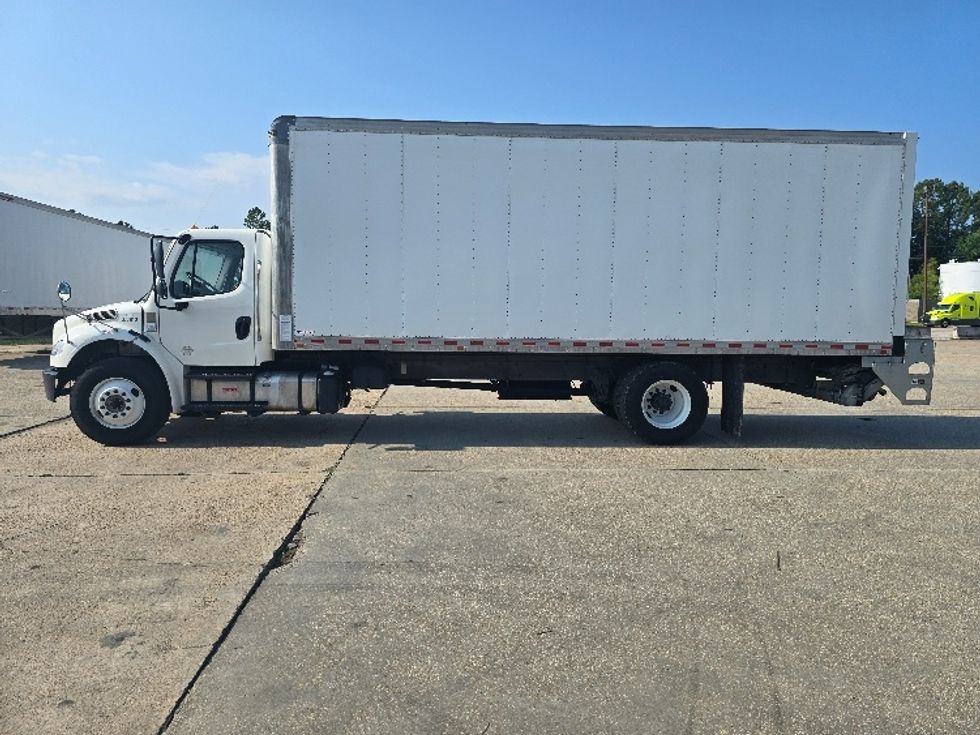 Medium Duty Box Truck-Light and Medium Duty Trucks-Freightliner-2021-M2-Harahan-LA-64,721\n\t\tmiles-$ 75,750 - Image 4