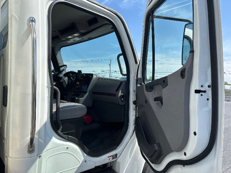 Medium Duty Box Truck-Light and Medium Duty Trucks-Freightliner-2021-M2-Harrisburg-PA-311,856\n\t\tmiles-$ 29,750 - Image 20
