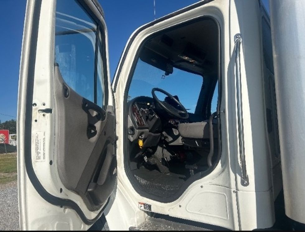 Medium Duty Box Truck-Light and Medium Duty Trucks-Freightliner-2021-M2-Hattiesburg-MS-316,559\n\t\tmiles-$ 37,000 - Image 16