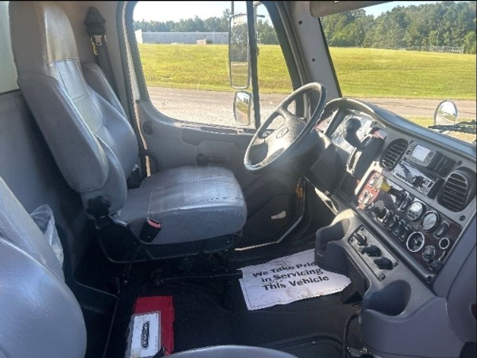 Medium Duty Box Truck-Light and Medium Duty Trucks-Freightliner-2021-M2-Hattiesburg-MS-316,559\n\t\tmiles-$ 37,000 - Image 22
