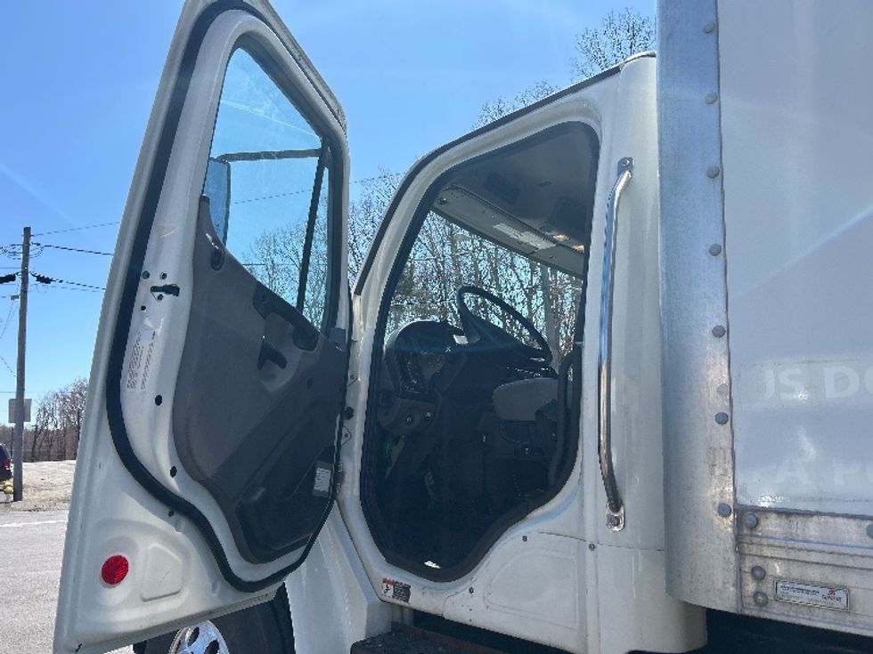 Medium Duty Box Truck-Light and Medium Duty Trucks-Freightliner-2021-M2-Hazleton-PA-283,170\n\t\tmiles-$ 40,750 - Image 16