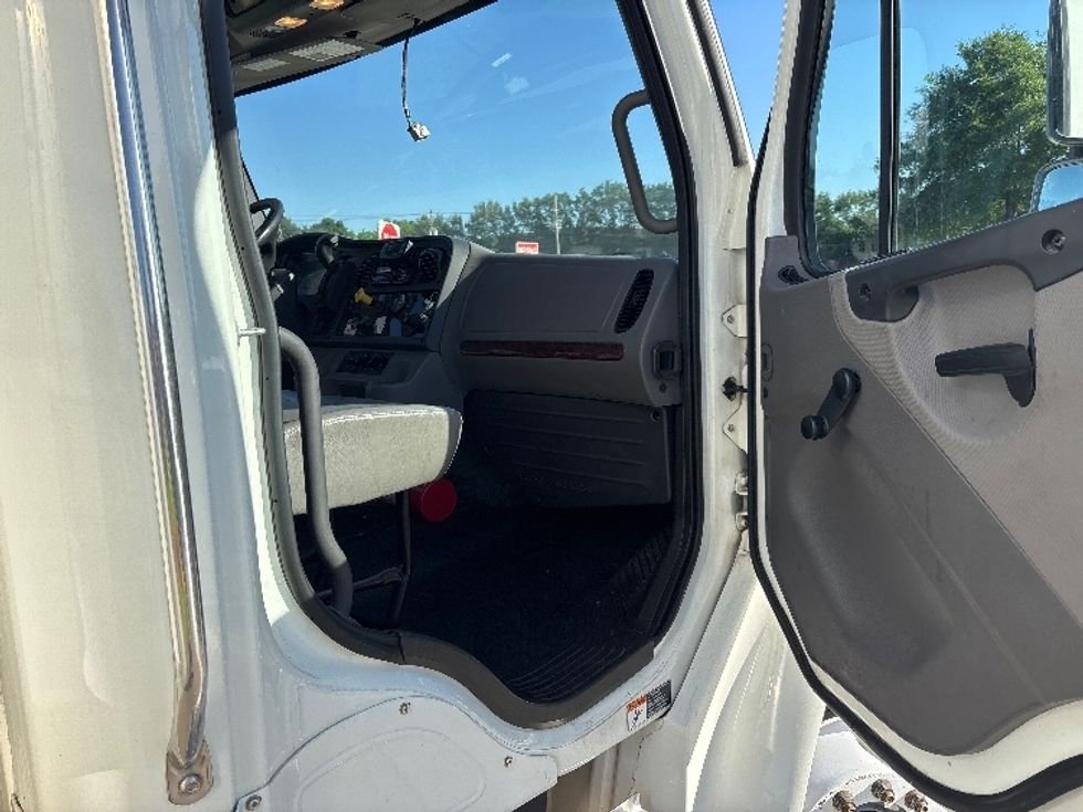 2021 Freightliner M2 106 Medium Duty photo 15