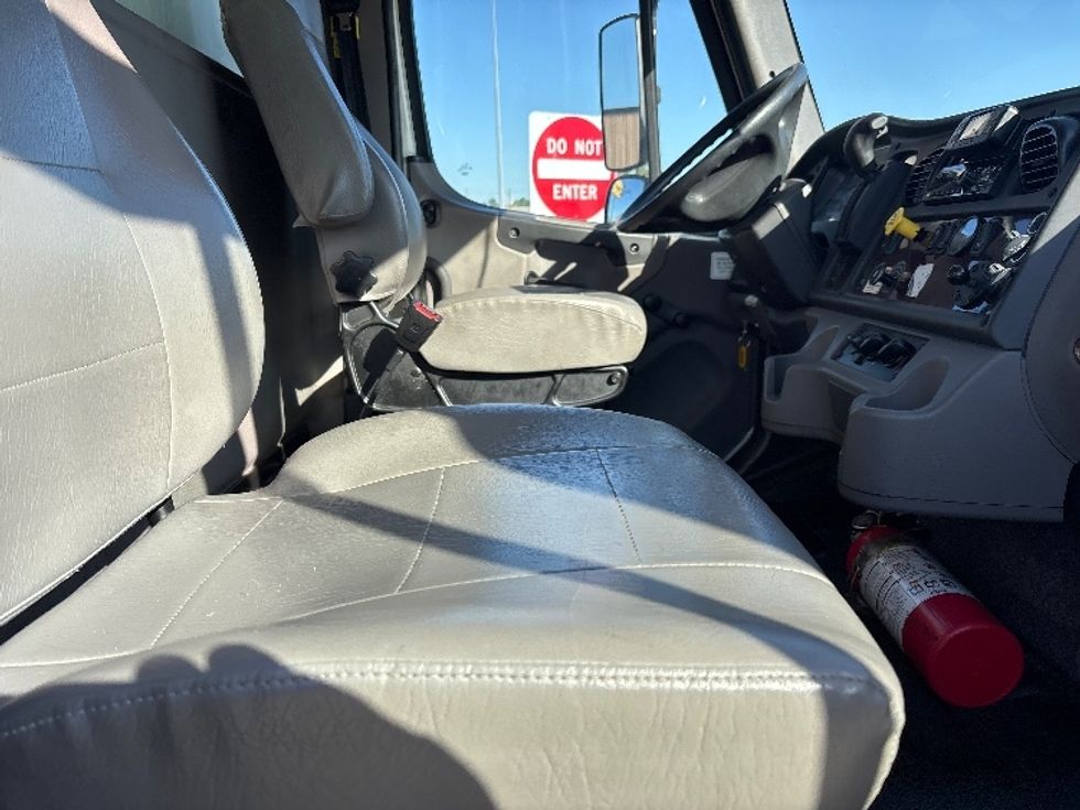 2021 Freightliner M2 106 Medium Duty photo 17