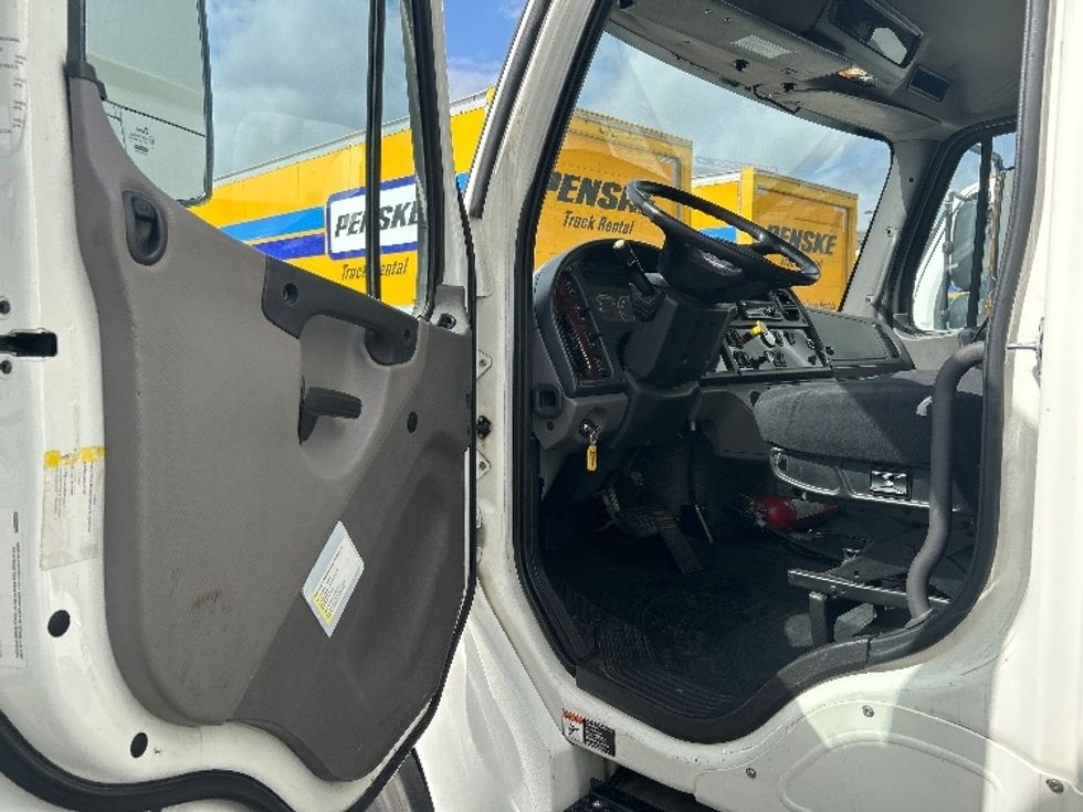 Medium Duty Box Truck-Light and Medium Duty Trucks-Freightliner-2021-M2-Houston-TX-125,351\n\t\tmiles-$ 65,750 - Image 16