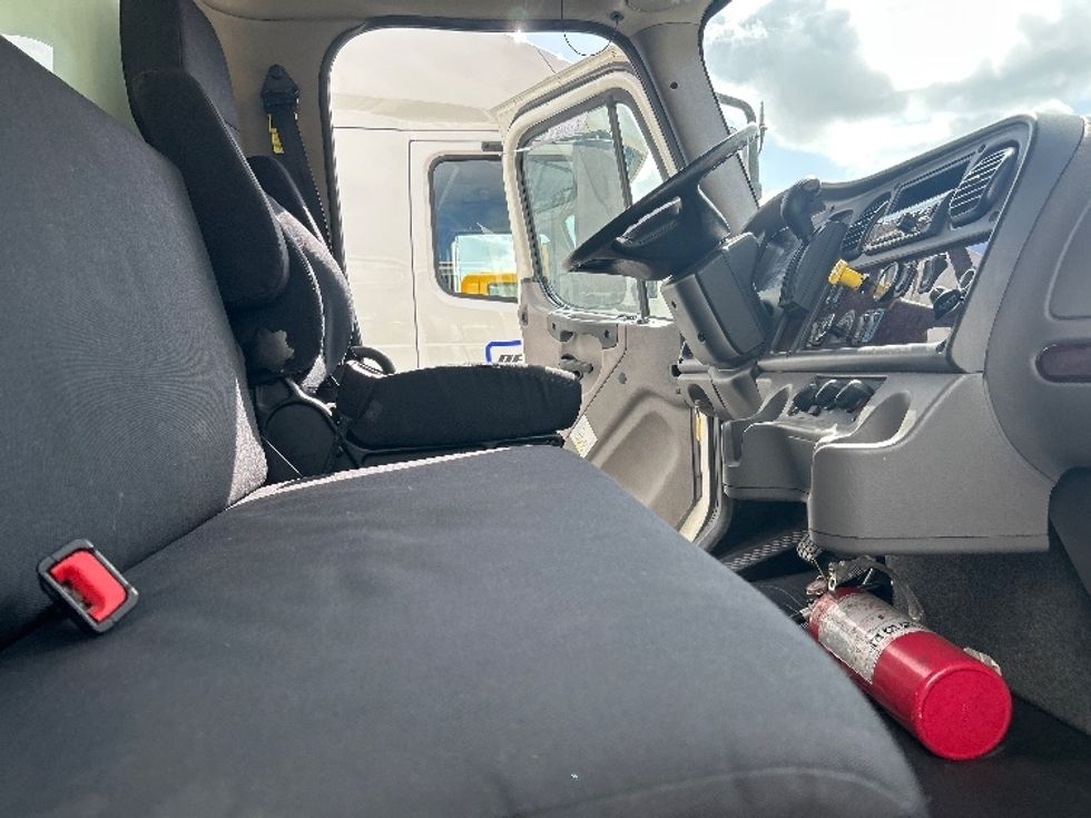 Medium Duty Box Truck-Light and Medium Duty Trucks-Freightliner-2021-M2-Houston-TX-125,351\n\t\tmiles-$ 65,750 - Image 22