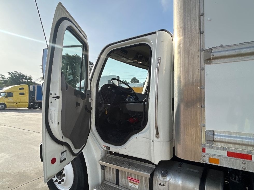 Medium Duty Box Truck-Light and Medium Duty Trucks-Freightliner-2021-M2-Houston-TX-142,872\n\t\tmiles-$ 62,250 - Image 16