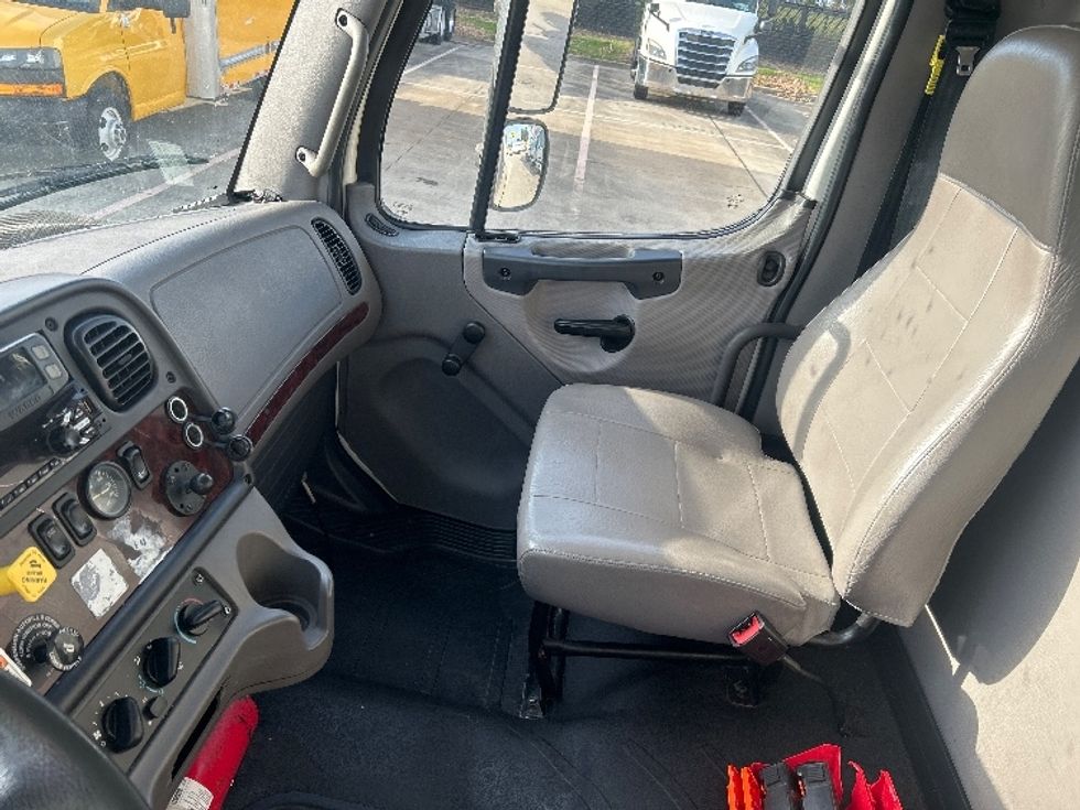 Medium Duty Box Truck-Light and Medium Duty Trucks-Freightliner-2021-M2-Houston-TX-142,872\n\t\tmiles-$ 62,250 - Image 19