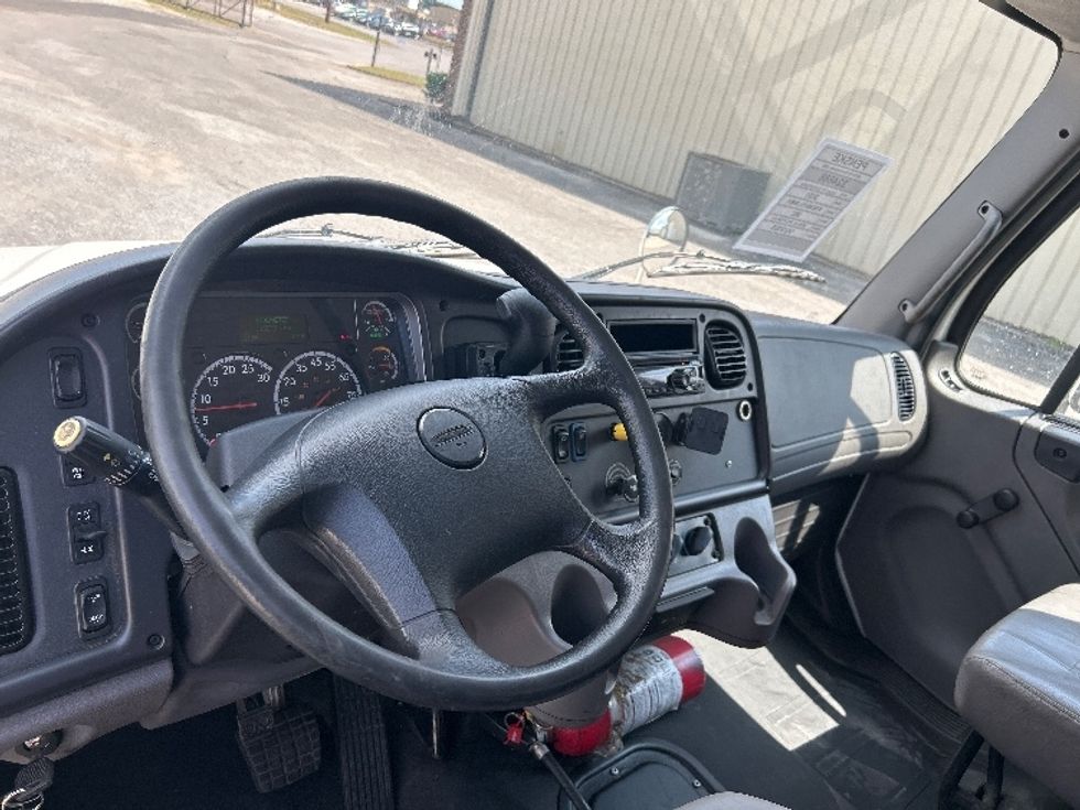 Medium Duty Box Truck-Light and Medium Duty Trucks-Freightliner-2021-M2-Hueytown-AL-106,955\n\t\tmiles-$ 76,000 - Image 17