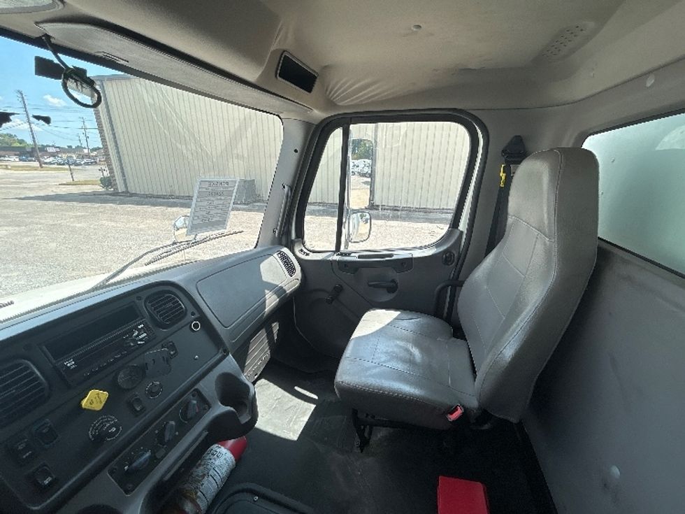 Medium Duty Box Truck-Light and Medium Duty Trucks-Freightliner-2021-M2-Hueytown-AL-106,955\n\t\tmiles-$ 76,000 - Image 19