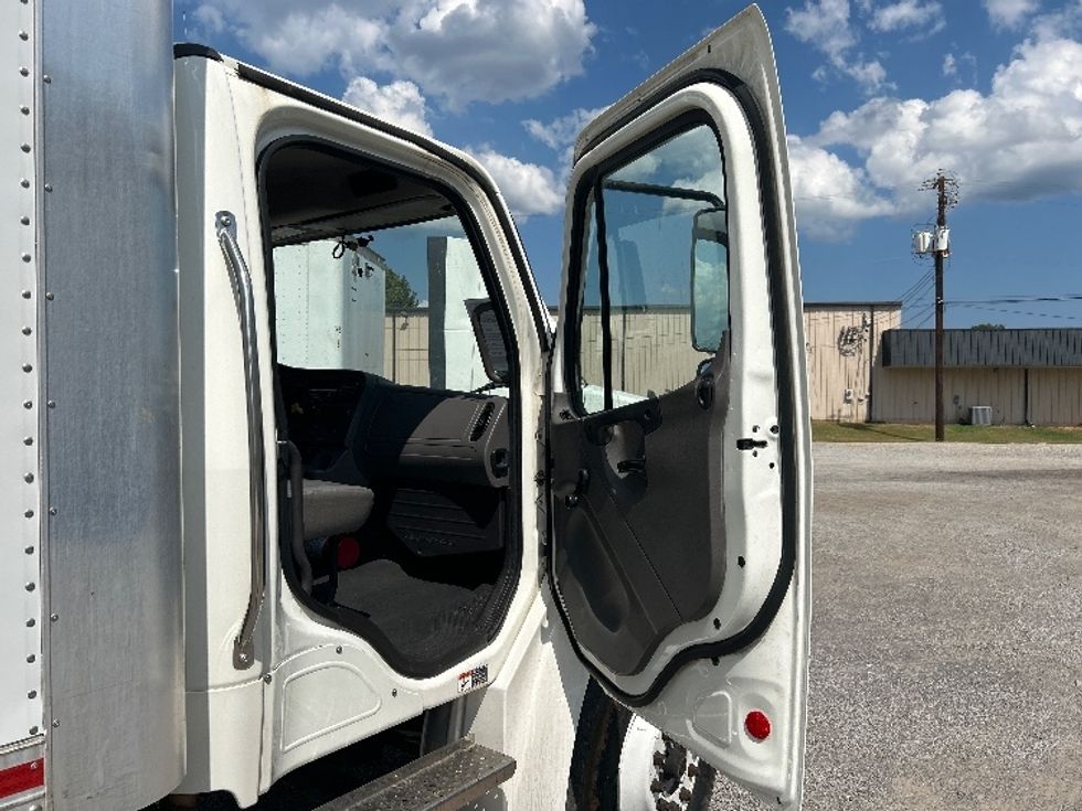 Medium Duty Box Truck-Light and Medium Duty Trucks-Freightliner-2021-M2-Hueytown-AL-106,955\n\t\tmiles-$ 76,000 - Image 20