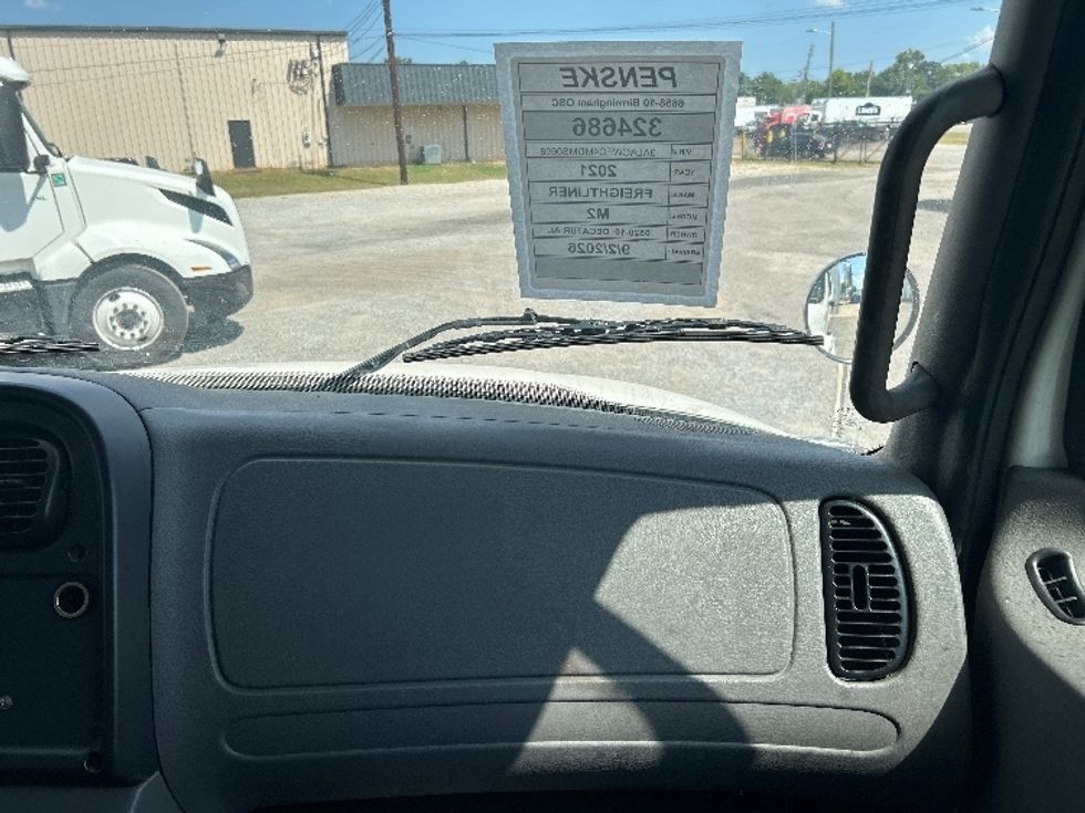 Medium Duty Box Truck-Light and Medium Duty Trucks-Freightliner-2021-M2-Hueytown-AL-106,955\n\t\tmiles-$ 76,000 - Image 21