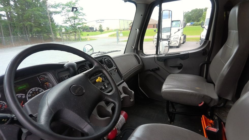 Medium Duty Box Truck-Light and Medium Duty Trucks-Freightliner-2021-M2-Hueytown-AL-145,176\n\t\tmiles-$ 66,500 - Image 17