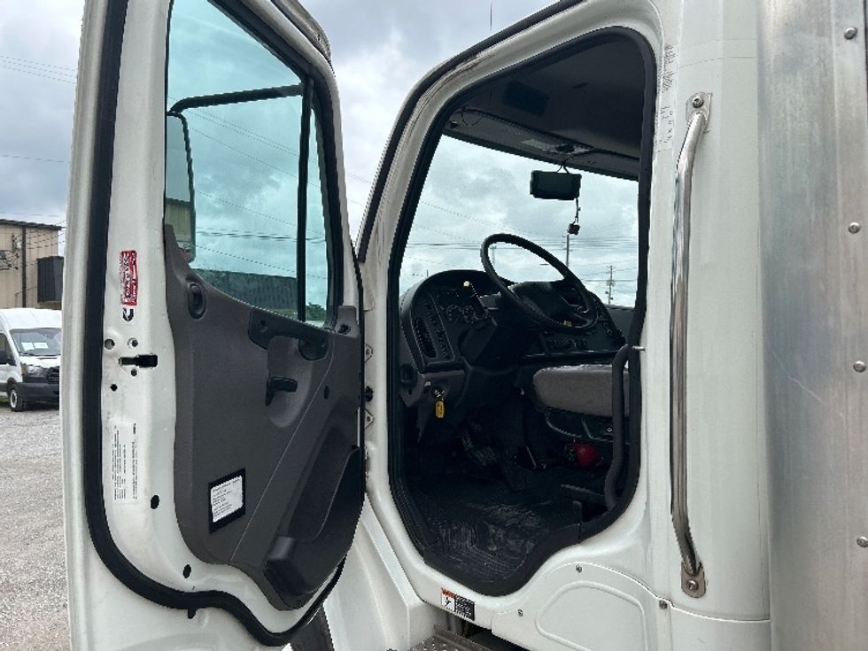 Medium Duty Box Truck-Light and Medium Duty Trucks-Freightliner-2021-M2-Hueytown-AL-187,914\n\t\tmiles-$ 49,000 - Image 16