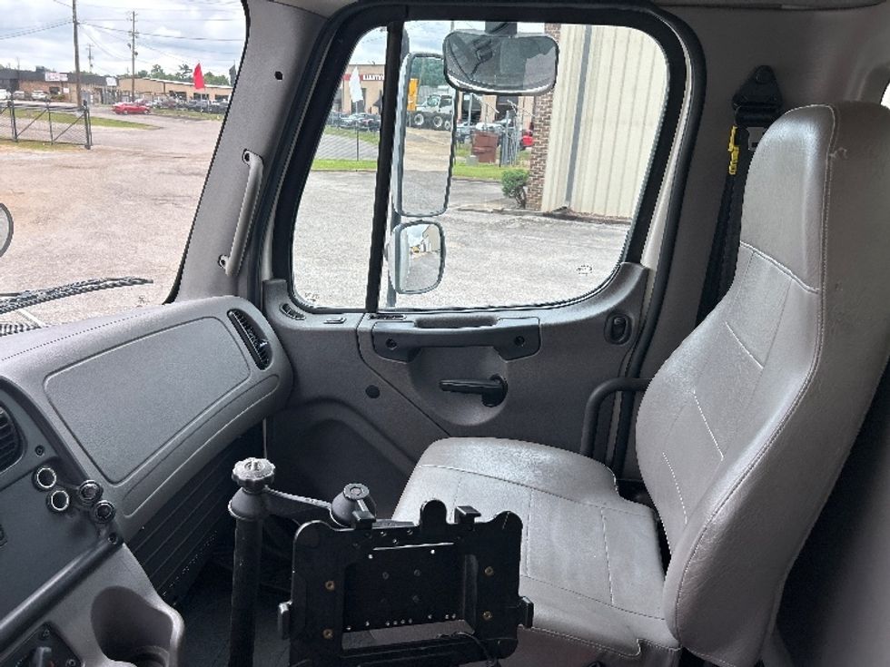 Medium Duty Box Truck-Light and Medium Duty Trucks-Freightliner-2021-M2-Hueytown-AL-187,914\n\t\tmiles-$ 49,000 - Image 19