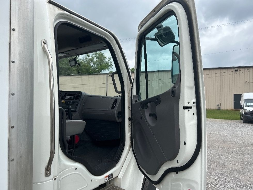 Medium Duty Box Truck-Light and Medium Duty Trucks-Freightliner-2021-M2-Hueytown-AL-187,914\n\t\tmiles-$ 49,000 - Image 20