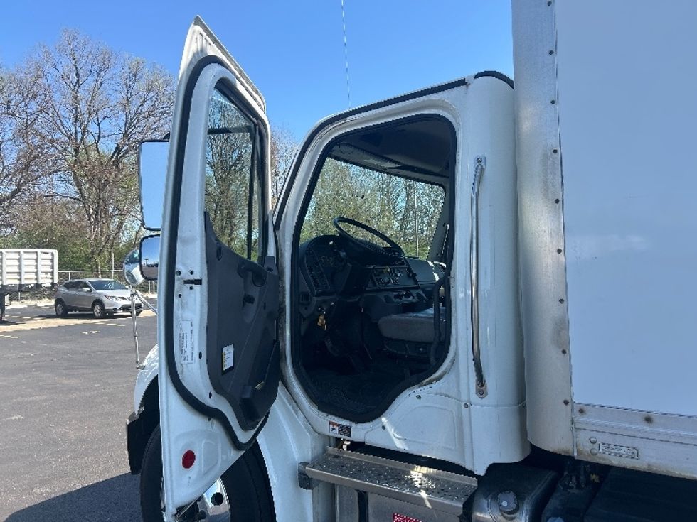 Medium Duty Box Truck-Light and Medium Duty Trucks-Freightliner-2021-M2-Indianapolis-IN-200,621\n\t\tmiles-$ 38,750 - Image 16