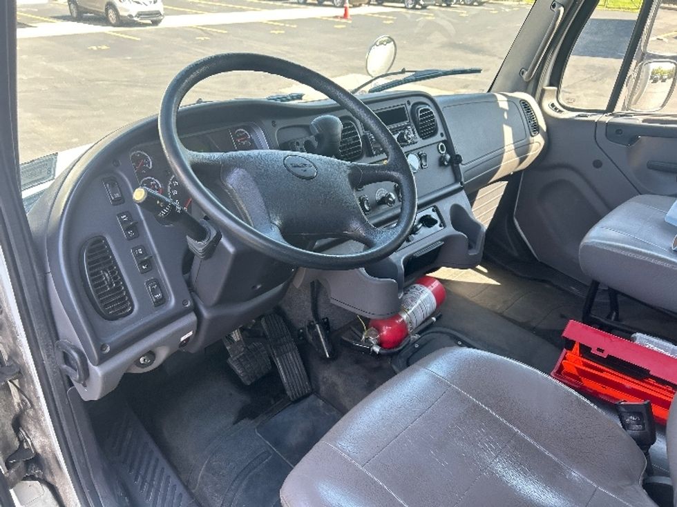 Medium Duty Box Truck-Light and Medium Duty Trucks-Freightliner-2021-M2-Indianapolis-IN-200,621\n\t\tmiles-$ 38,750 - Image 17