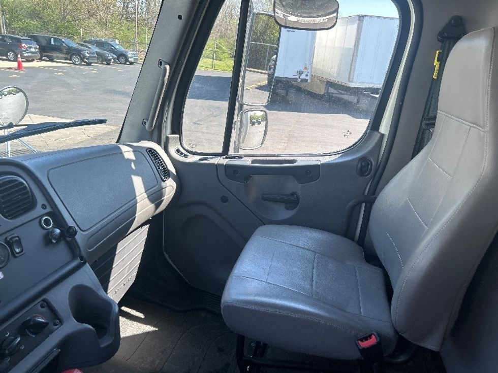 Medium Duty Box Truck-Light and Medium Duty Trucks-Freightliner-2021-M2-Indianapolis-IN-200,621\n\t\tmiles-$ 38,750 - Image 19