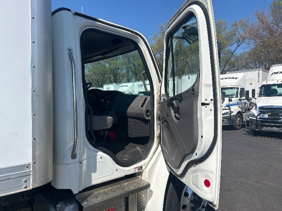 Medium Duty Box Truck-Light and Medium Duty Trucks-Freightliner-2021-M2-Indianapolis-IN-200,621\n\t\tmiles-$ 38,750 - Image 20
