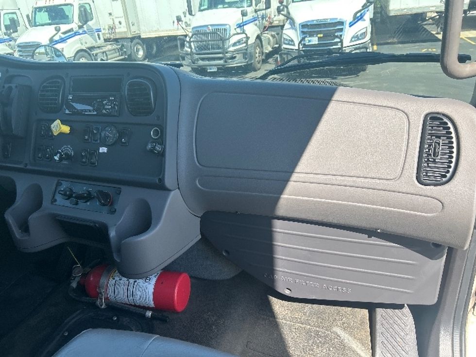 Medium Duty Box Truck-Light and Medium Duty Trucks-Freightliner-2021-M2-Indianapolis-IN-200,621\n\t\tmiles-$ 38,750 - Image 21