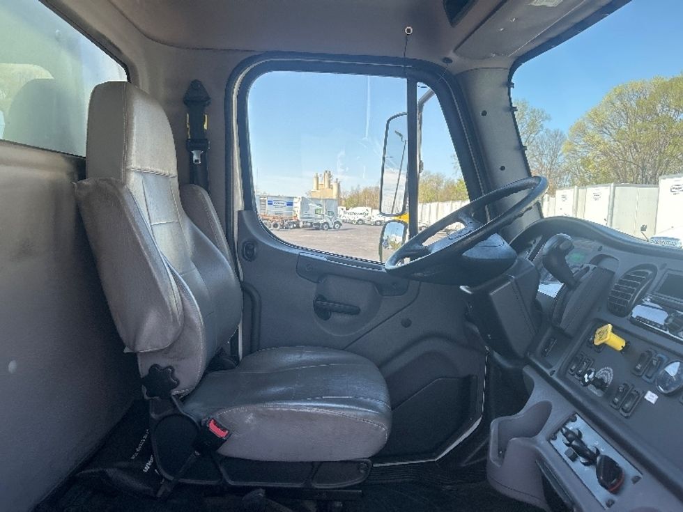 Medium Duty Box Truck-Light and Medium Duty Trucks-Freightliner-2021-M2-Indianapolis-IN-200,621\n\t\tmiles-$ 38,750 - Image 22