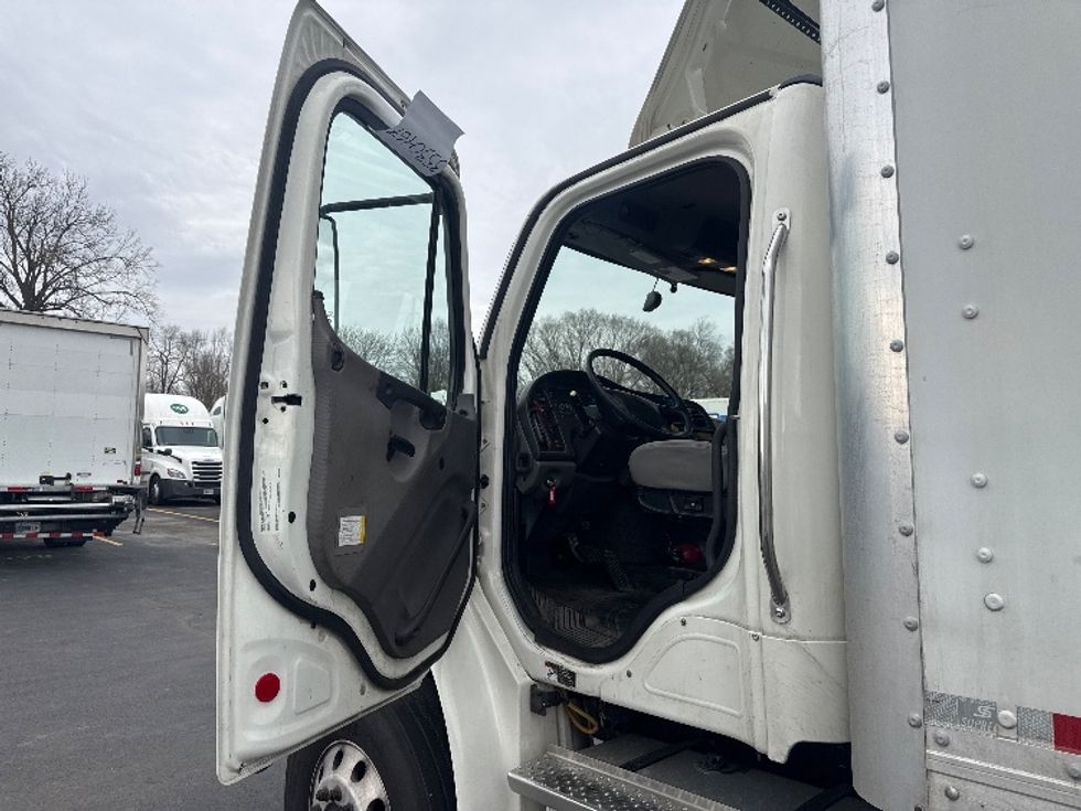 Medium Duty Box Truck-Light and Medium Duty Trucks-Freightliner-2021-M2-Indianapolis-IN-448,200\n\t\tmiles-$ 25,250 - Image 16