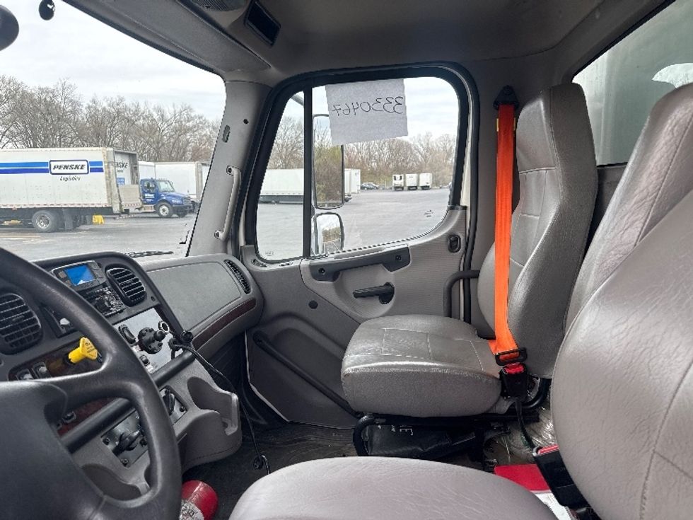 Medium Duty Box Truck-Light and Medium Duty Trucks-Freightliner-2021-M2-Indianapolis-IN-448,200\n\t\tmiles-$ 25,250 - Image 19