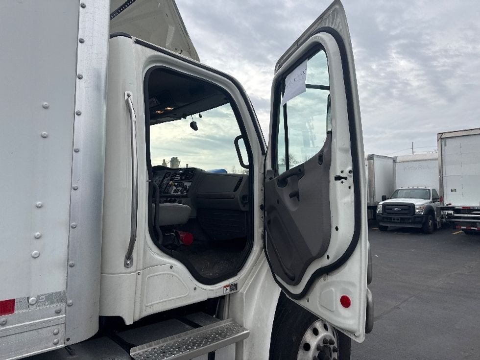 Medium Duty Box Truck-Light and Medium Duty Trucks-Freightliner-2021-M2-Indianapolis-IN-448,200\n\t\tmiles-$ 25,250 - Image 20