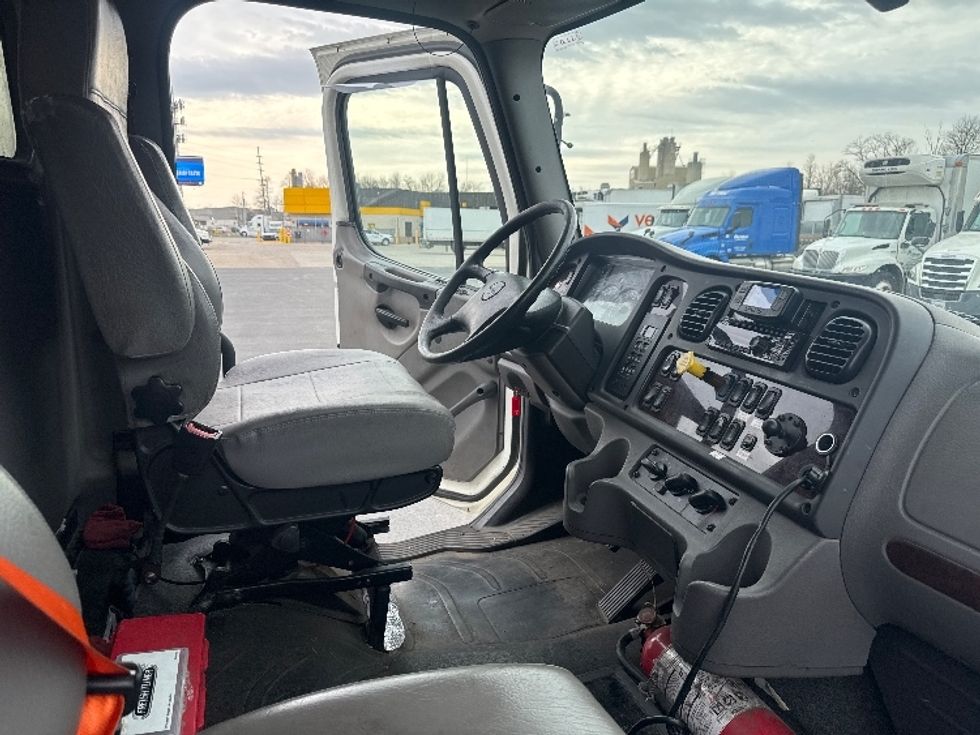 Medium Duty Box Truck-Light and Medium Duty Trucks-Freightliner-2021-M2-Indianapolis-IN-448,200\n\t\tmiles-$ 25,250 - Image 22