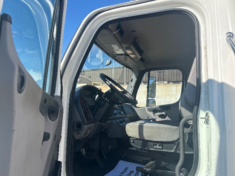 Medium Duty Box Truck-Light and Medium Duty Trucks-Freightliner-2021-M2-Jackson-MS-138,214\n\t\tmiles-$ 62,000 - Image 16