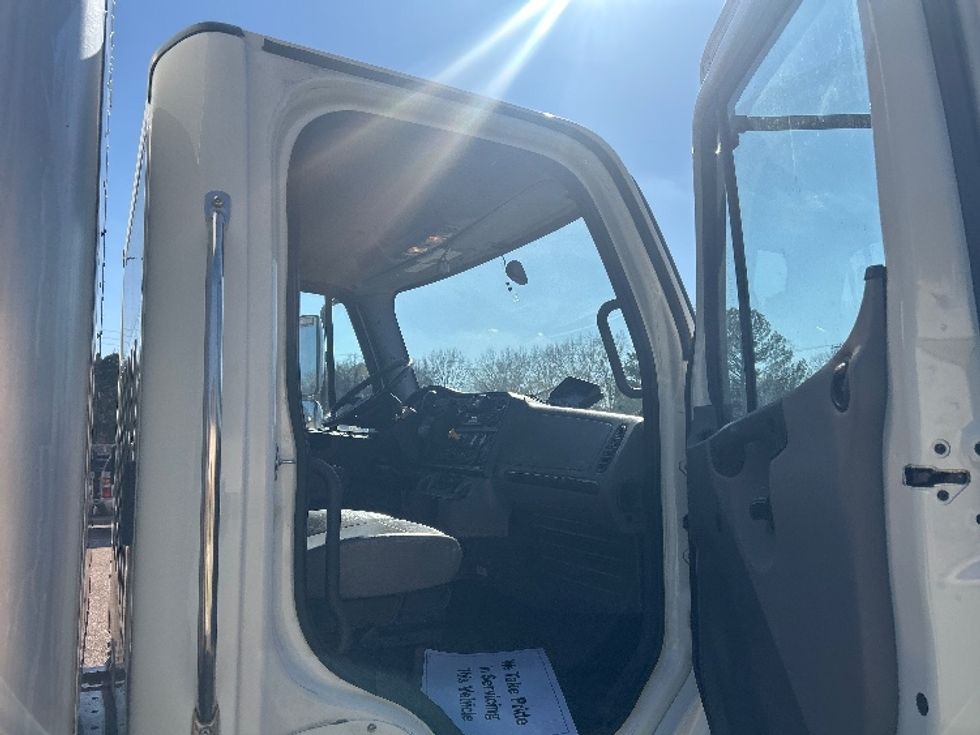 Medium Duty Box Truck-Light and Medium Duty Trucks-Freightliner-2021-M2-Jackson-MS-138,214\n\t\tmiles-$ 62,000 - Image 20
