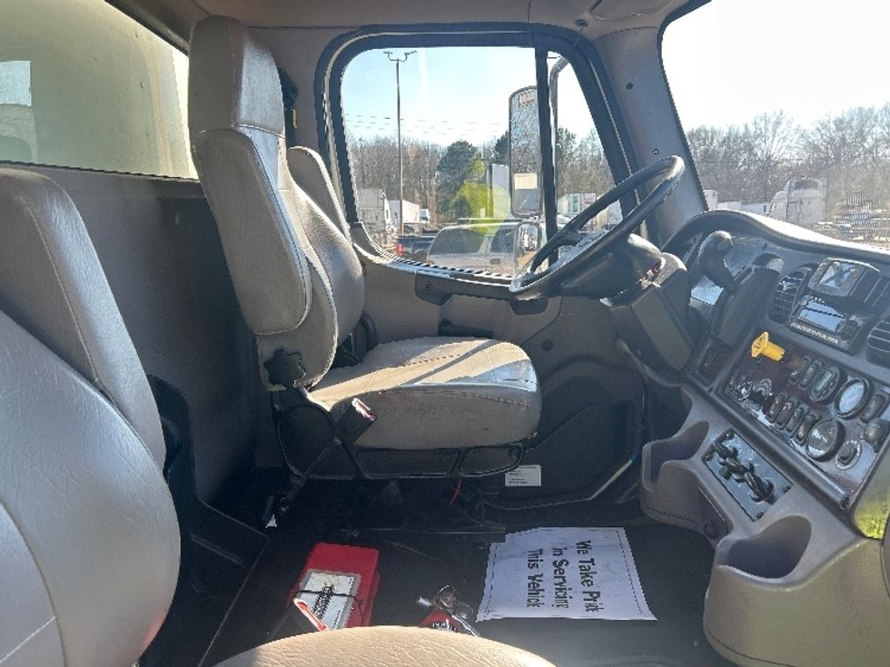 Medium Duty Box Truck-Light and Medium Duty Trucks-Freightliner-2021-M2-Jackson-MS-138,214\n\t\tmiles-$ 62,000 - Image 22