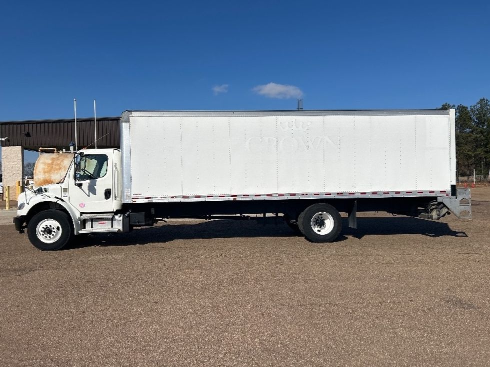 Medium Duty Box Truck-Light and Medium Duty Trucks-Freightliner-2021-M2-Jackson-MS-138,214\n\t\tmiles-$ 62,000 - Image 4