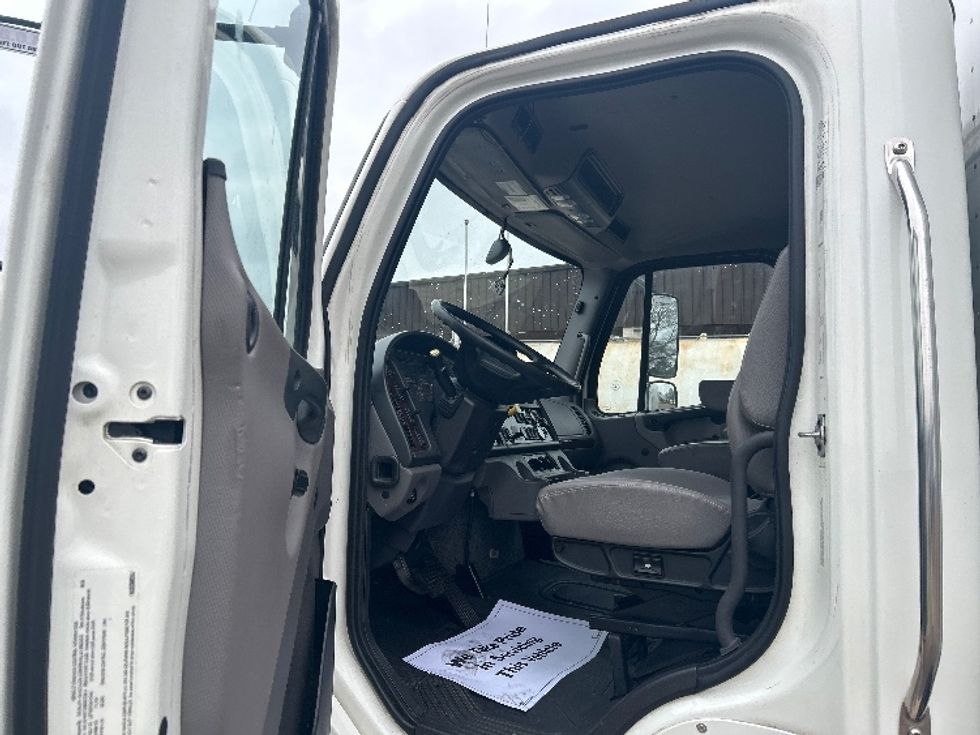 Medium Duty Box Truck-Light and Medium Duty Trucks-Freightliner-2021-M2-Jackson-MS-170,305\n\t\tmiles-$ 56,750 - Image 16