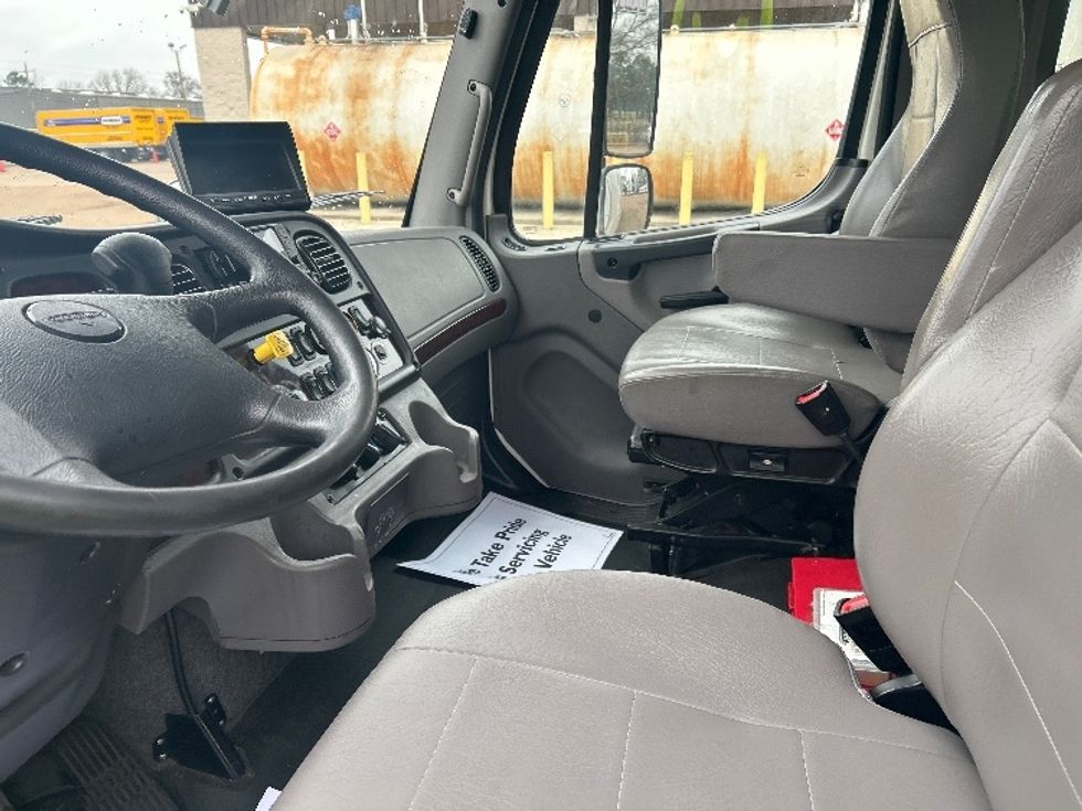 Medium Duty Box Truck-Light and Medium Duty Trucks-Freightliner-2021-M2-Jackson-MS-170,305\n\t\tmiles-$ 56,750 - Image 17