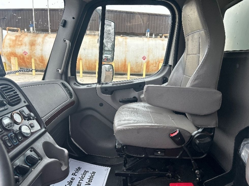 Medium Duty Box Truck-Light and Medium Duty Trucks-Freightliner-2021-M2-Jackson-MS-170,305\n\t\tmiles-$ 56,750 - Image 19