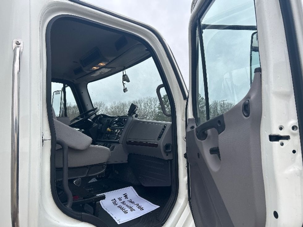 Medium Duty Box Truck-Light and Medium Duty Trucks-Freightliner-2021-M2-Jackson-MS-170,305\n\t\tmiles-$ 56,750 - Image 20