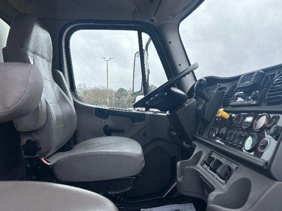 Medium Duty Box Truck-Light and Medium Duty Trucks-Freightliner-2021-M2-Jackson-MS-170,305\n\t\tmiles-$ 56,750 - Image 22