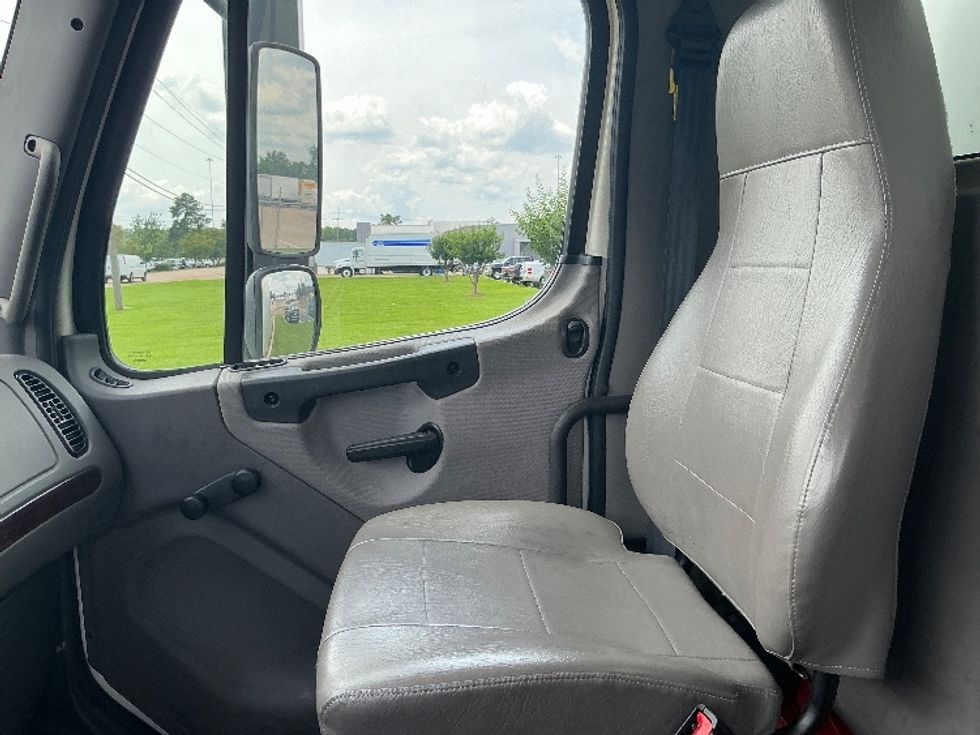 Medium Duty Box Truck-Light and Medium Duty Trucks-Freightliner-2021-M2-Jackson-MS-323,055\n\t\tmiles-$ 33,750 - Image 19