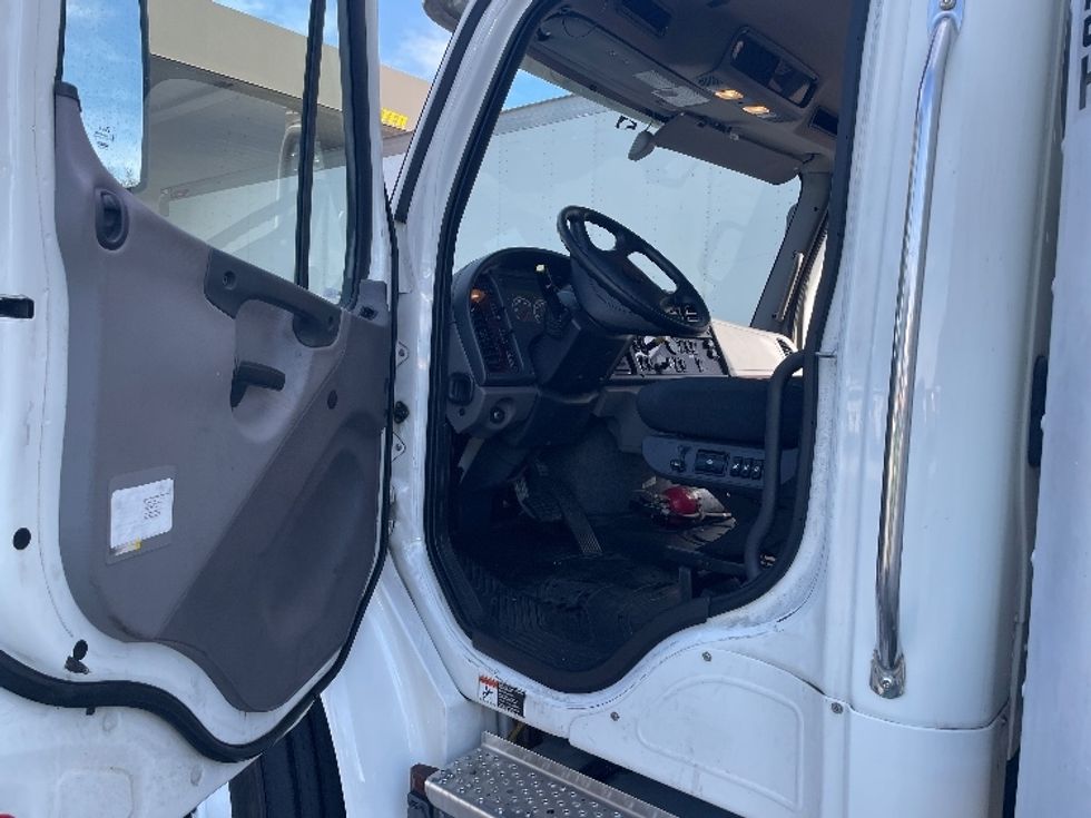 Medium Duty Box Truck-Light and Medium Duty Trucks-Freightliner-2021-M2-Jacksonville-FL-300,264\n\t\tmiles-$ 27,750 - Image 16