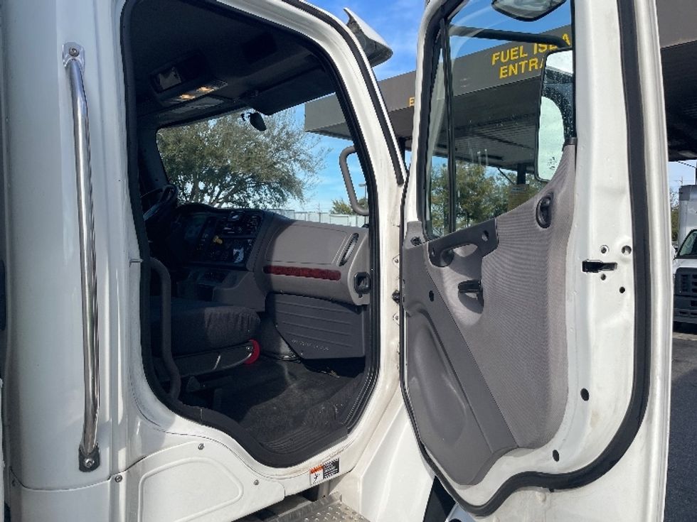 Medium Duty Box Truck-Light and Medium Duty Trucks-Freightliner-2021-M2-Jacksonville-FL-300,264\n\t\tmiles-$ 27,750 - Image 20