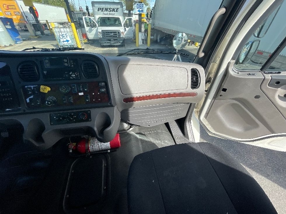 Medium Duty Box Truck-Light and Medium Duty Trucks-Freightliner-2021-M2-Jacksonville-FL-300,264\n\t\tmiles-$ 27,750 - Image 21