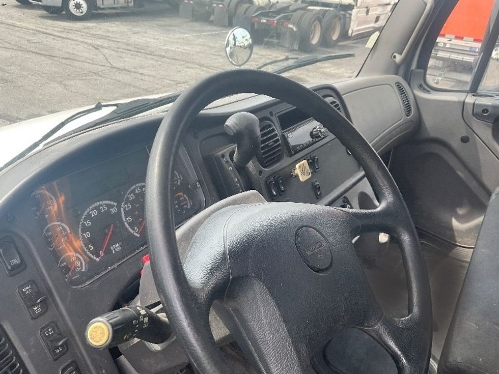 Medium Duty Box Truck-Light and Medium Duty Trucks-Freightliner-2021-M2-Kansas City-MO-184,901\n\t\tmiles-$ 55,500 - Image 16
