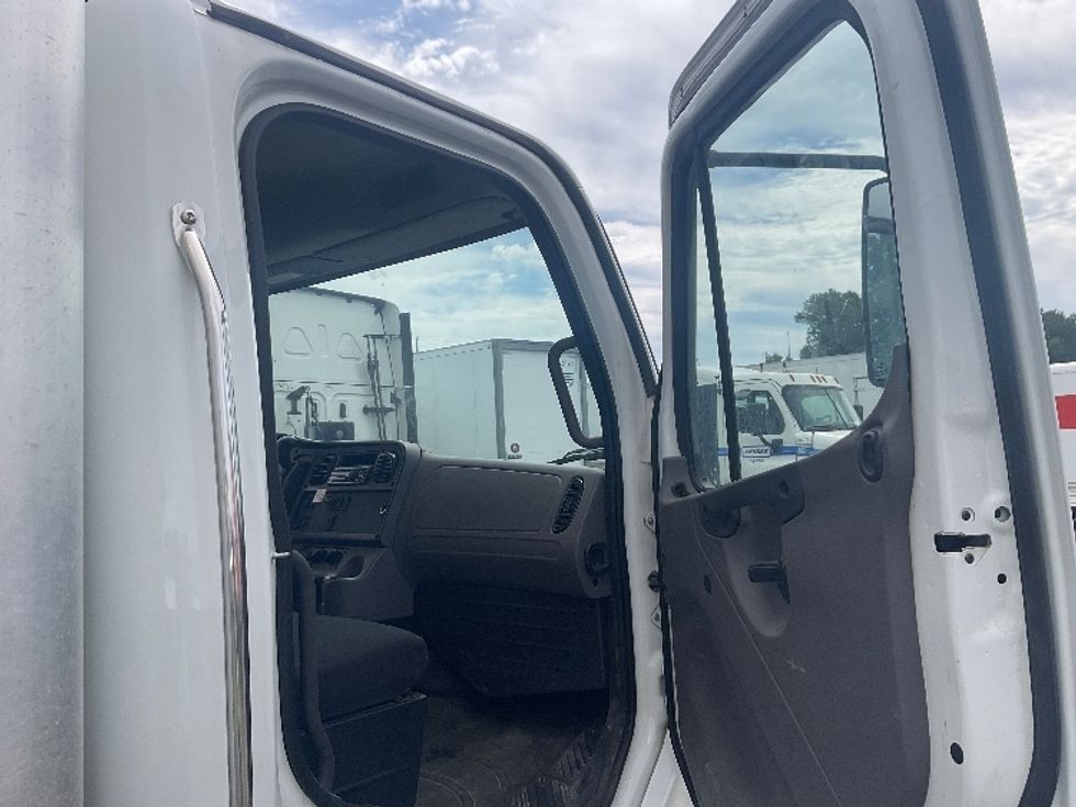 Medium Duty Box Truck-Light and Medium Duty Trucks-Freightliner-2021-M2-Kansas City-MO-184,901\n\t\tmiles-$ 55,500 - Image 19
