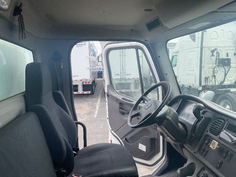 Medium Duty Box Truck-Light and Medium Duty Trucks-Freightliner-2021-M2-Kansas City-MO-184,901\n\t\tmiles-$ 55,500 - Image 21