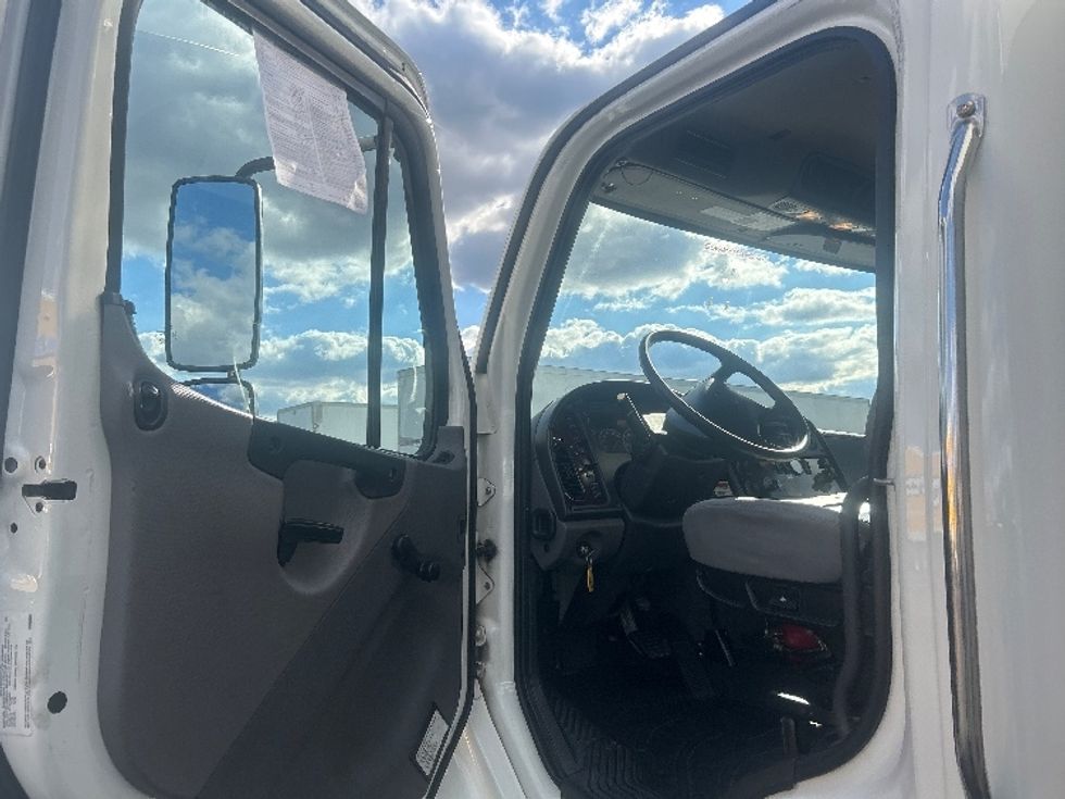 Medium Duty Box Truck-Light and Medium Duty Trucks-Freightliner-2021-M2-King Of Prussia-PA-223,068\n\t\tmiles-$ 47,000 - Image 16