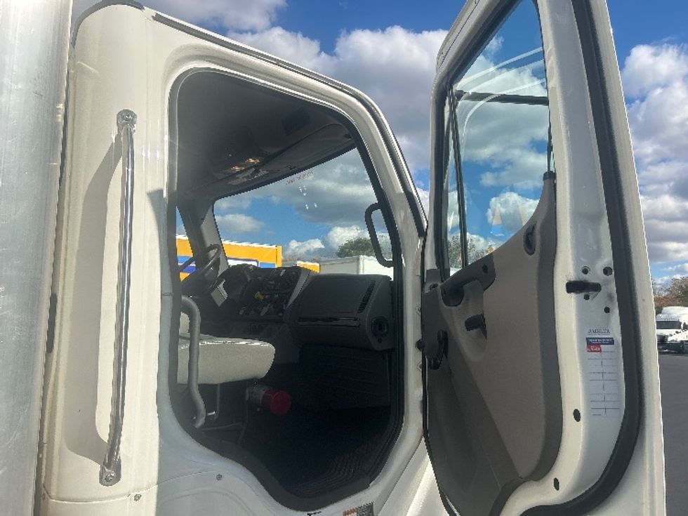 Medium Duty Box Truck-Light and Medium Duty Trucks-Freightliner-2021-M2-King Of Prussia-PA-223,068\n\t\tmiles-$ 47,000 - Image 20