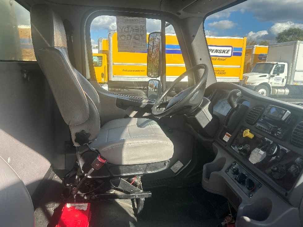 Medium Duty Box Truck-Light and Medium Duty Trucks-Freightliner-2021-M2-King Of Prussia-PA-223,068\n\t\tmiles-$ 47,000 - Image 22