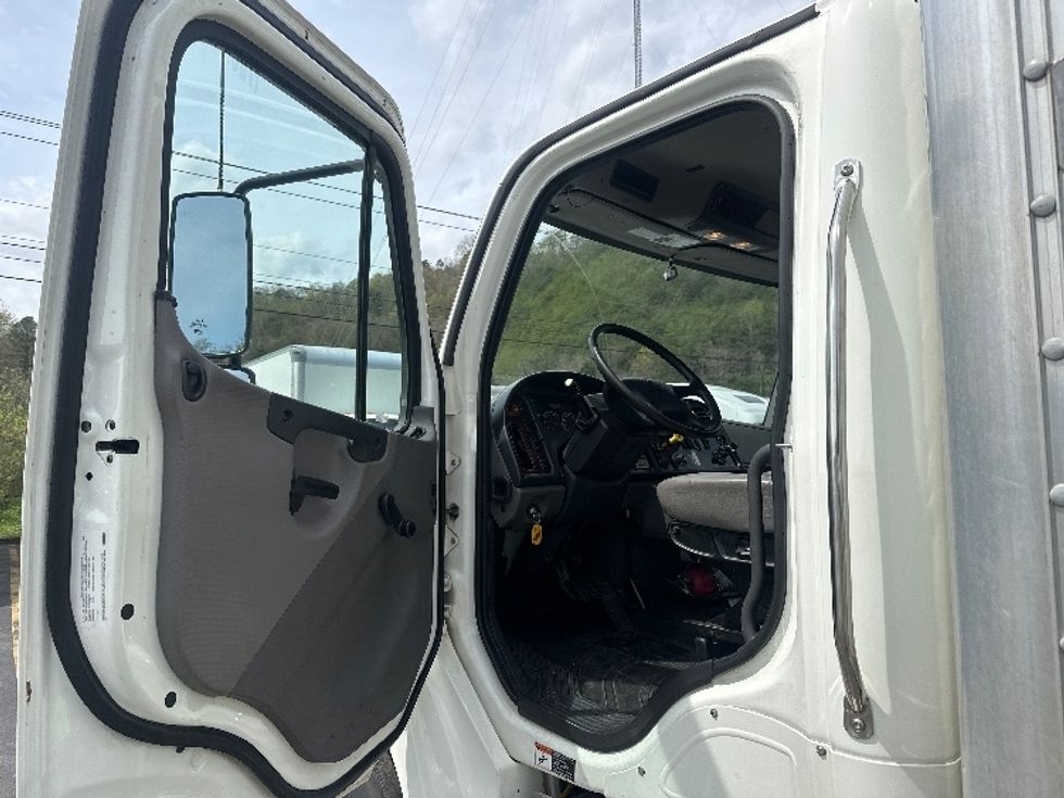 Medium Duty Box Truck-Light and Medium Duty Trucks-Freightliner-2021-M2-Knoxville-TN-129,122\n\t\tmiles-$ 74,500 - Image 16